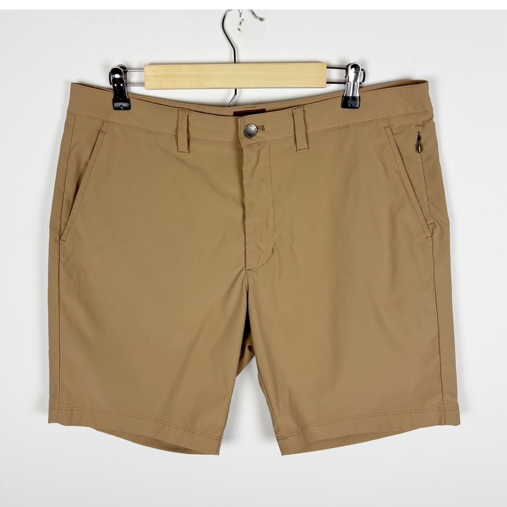 UNTUCKit Chancellor Shorts Mens Size 34 Tan Chino Polyester Golf Travel Casual